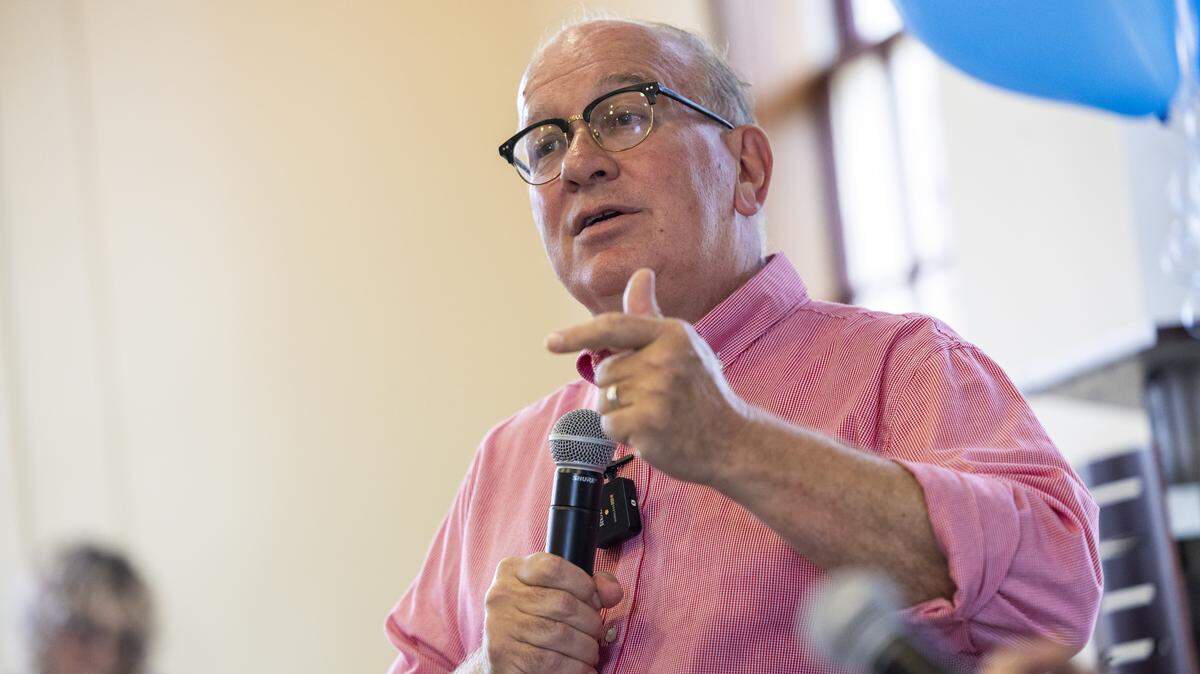 Former UNC-Chapel Hill Provost Chris Clemens answers questions during a discussion hosted by TransparUNCy, a student organization advocating for transparency in university governance, on Oct. 8, 2025, at UNC-Chapel Hill’s Freedom Forum Conference Center. 