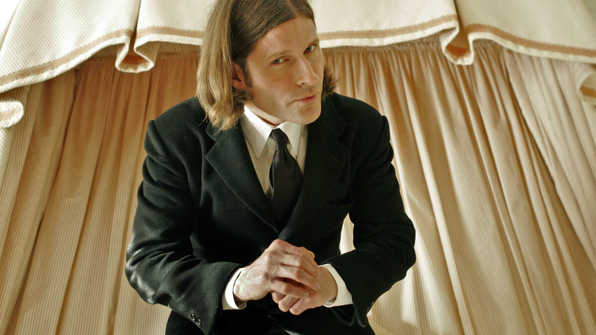 “I have a certain obligation to get good thoughts across,” says Crispin Glover. Illustrates FILM-GLOVER (category e) by Chris Lee (c) 2007, Los Angeles Times. Moved Thursday, Nov. 15, 2007. (MUST CREDIT: Los Angeles Times photo by Lawrence K. Ho.) Film. Movie. CUTLINE “I felt that if this had not gotten made, I actually would have felt like I’d done something wrong. I would have not felt right about my life,” says Crispin Glover, who felt a moral obligation to complete his indie project “It Is Fine! Everything Is Fine.” ORG XMIT: 8917ROHR