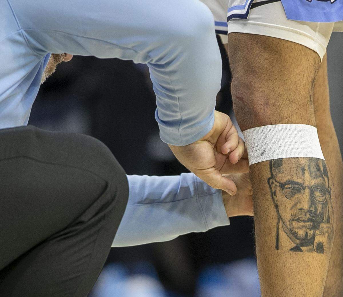 North Carolina trainer Doug Halverson tapes R.J. Davis (4) in the first half against Saint Peter’s during the NCAA East Regional final on Sunday, March 27, 2022 at Wells Fargo Center in Philadelphia, Pa.
