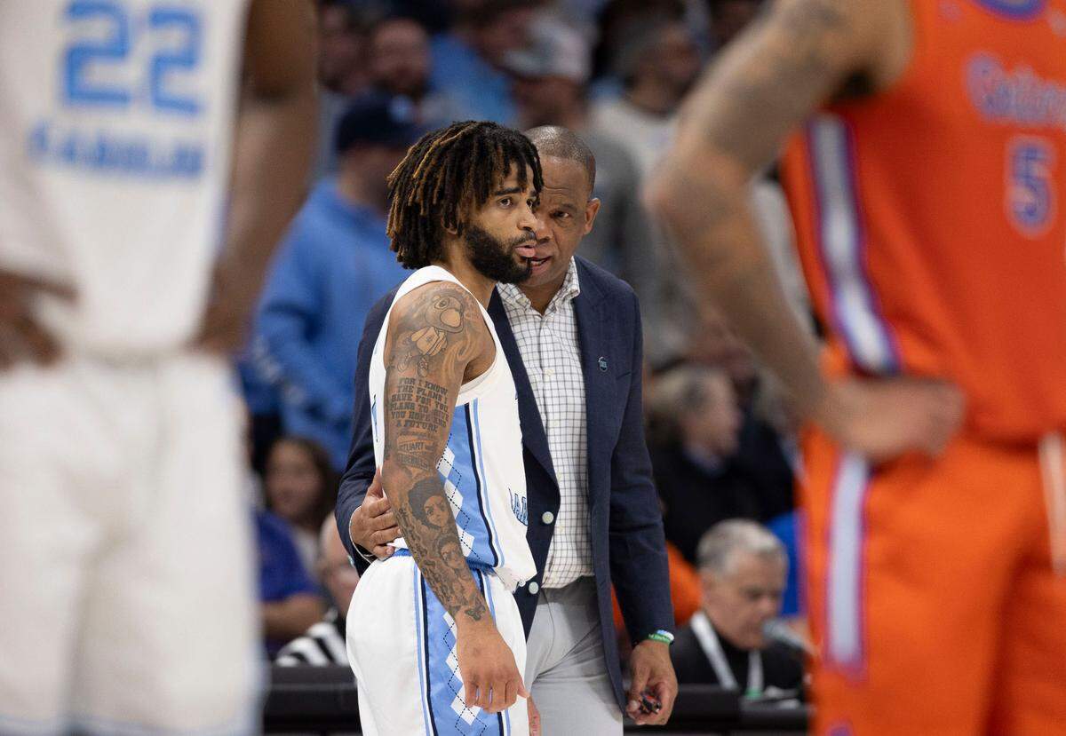 North Carolina coach Hubert Davis talks with guard R.J. Davis (4) in the second half against Florida during the Jumpman Invitational on Tuesday, December 17, 2024 at the Spectrum Center in Charlotte, N.C.
