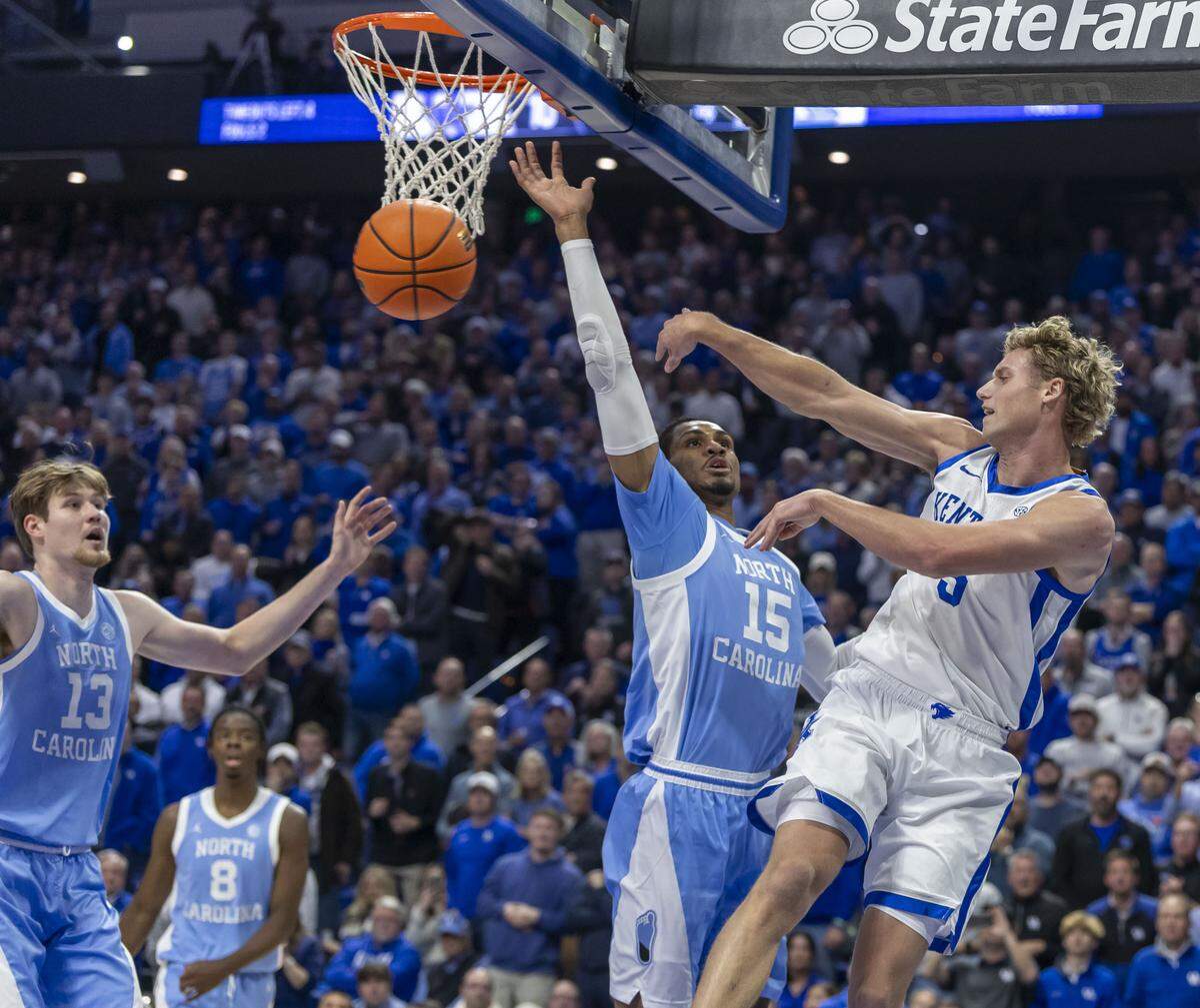 Kentucky guard Collin Chandler (5) tries to keep the ball in play under pressure from North Carolina forward Jarin Stevenson (15) in the first half on Tuesday, December 2, 2025 at Rupp Arena in Lexington, Ky.