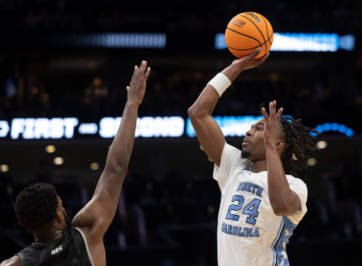 North Carolina’s Jae’Lyn Withers (24) shoots over Wagner’s Keyontae Lewis (32) in the second half on Thursday, March 21, 2024 during the NCAA Tournament at Spectrum Center in Charlotte, N.C.