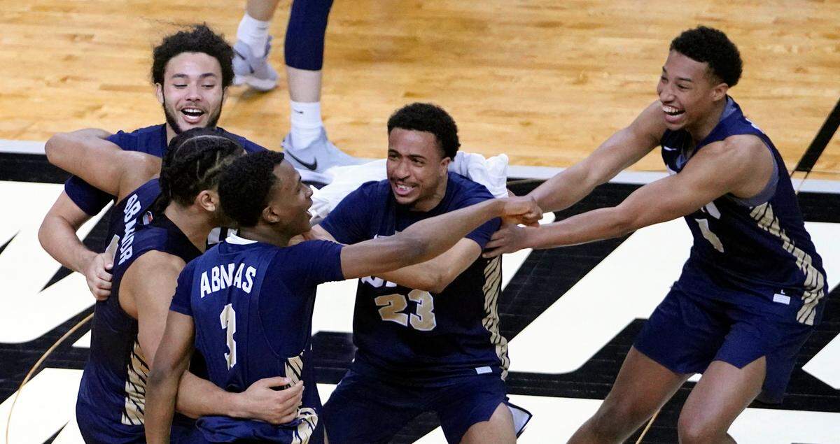 Oral Roberts players celebrate at the end of a college basketball game against Florida in the second round of the NCAA tournament at Indiana Farmers Coliseum, Sunday, March 21, 2021 in Indianapolis. Oral Roberts won 81-78. 
