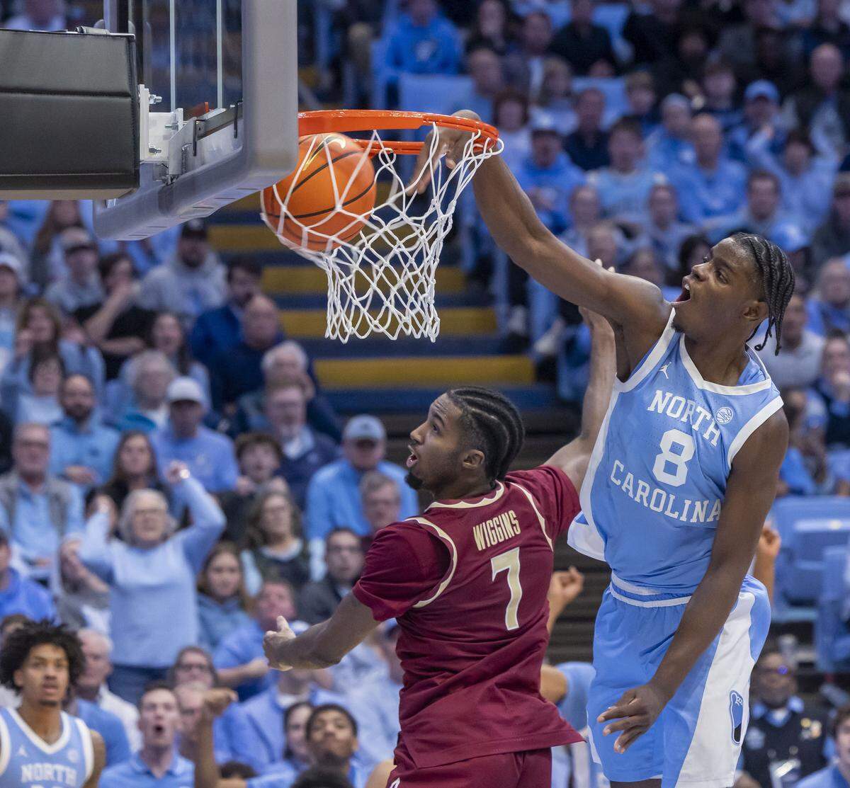 North Carolina forward Caleb Wilson (8) breaks to the basket for a dunk against Florida State forward Chauncey Wiggins (7) in the second half on Tuesday, December 30, 2025 at the Smith Center in Chapel Hill, N.C. Wilson lead all scores with 22 points in the Tar Heels’ 79-66 victory. 