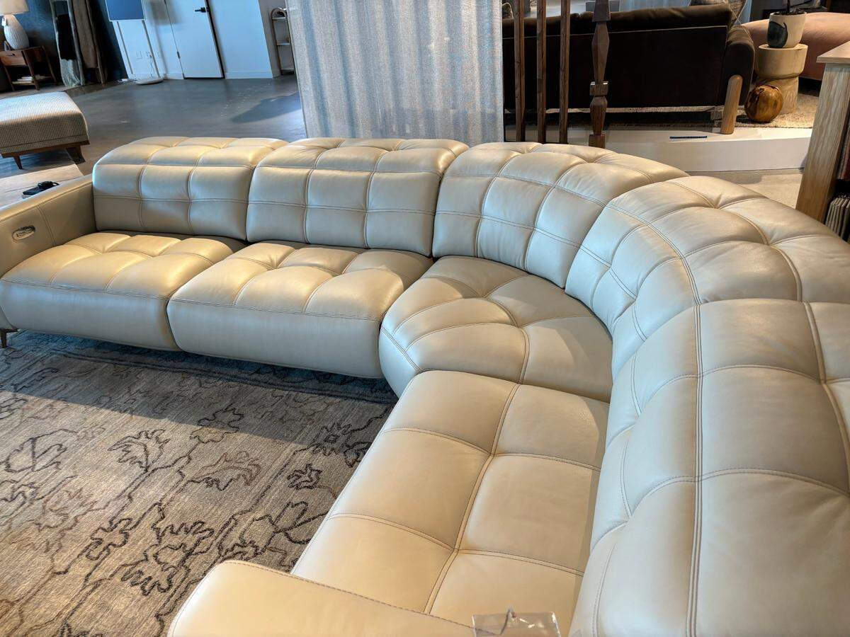 Verona I-Series Style in Motion with a Bison Sand cover and antique brass finish from American Leather.