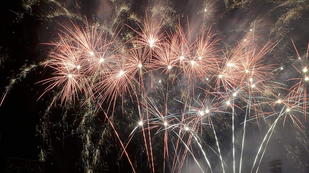 Not all fireworks are canceled. If you’re jonesin’ for the traditional July 4 light show, Selma’s All-American Fireworks Show is here for you. One caveat: stay in your car.