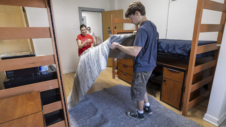 How much are Raleigh college students spending to decorate their dorm?