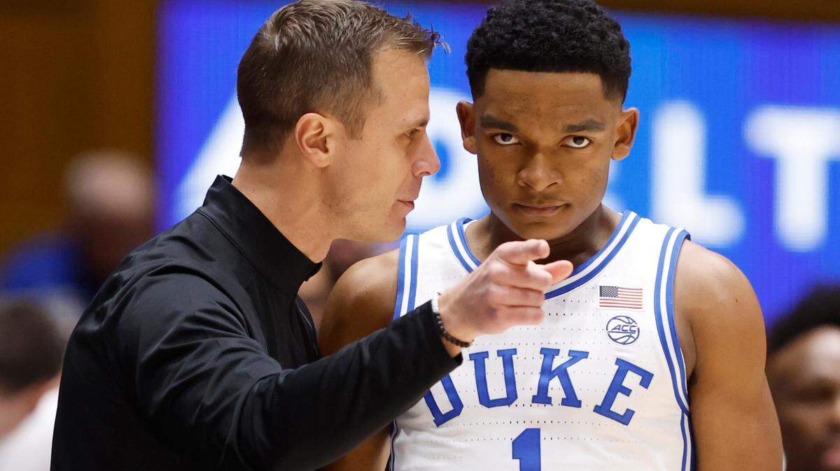 Duke head coach Jon Scheyer talks with Caleb Foster (1) during the first half of Duke’s game against Georgia Tech at Cameron Indoor Stadium in Durham, N.C., Saturday, Jan. 13, 2024.