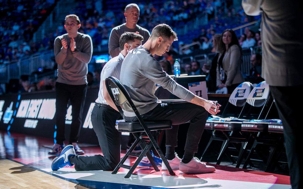 Duke coach Jon Scheyer waits for his players to huddle with him following player introductions during the first round of the NCAA Tournament on Thursday, March 16, 2023 at the Amway Center in Orlando, Fla.