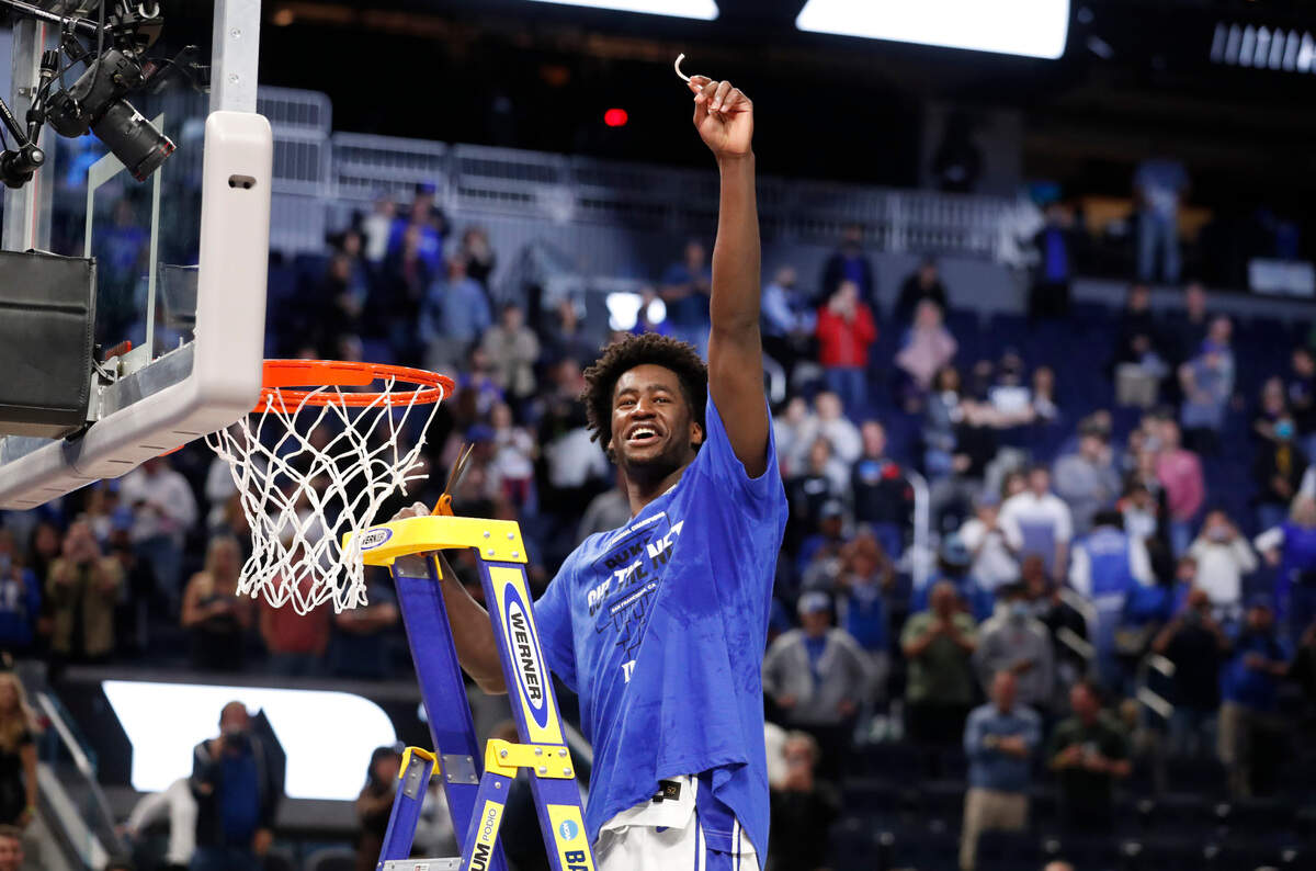 Duke’s AJ Griffin (21) celebrates after cutting the net after Duke’s 78-69 victory over Arkansas in the NCAA Tournament West Regional finals at the Chase Center in San Francisco, Calif., Saturday, March 26, 2022.