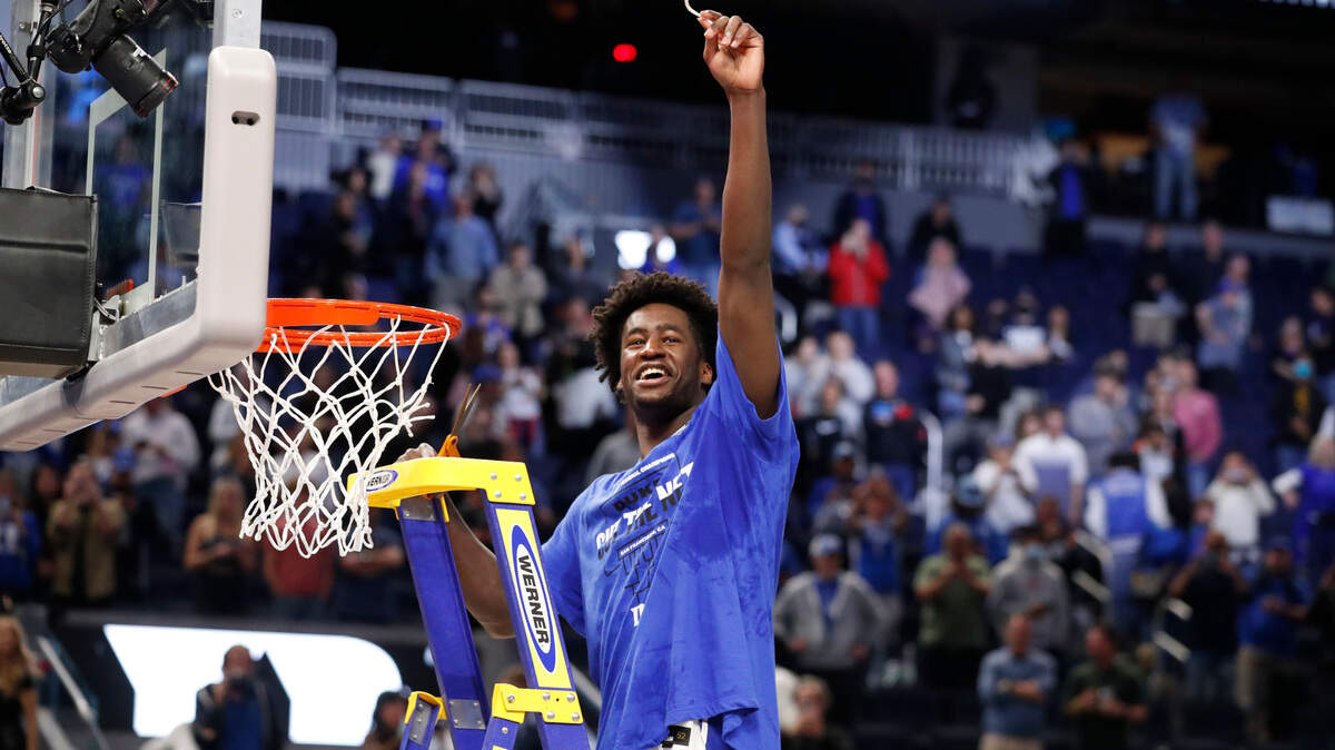 Duke’s AJ Griffin (21) celebrates after cutting the net after Duke’s 78-69 victory over Arkansas in the NCAA Tournament West Regional finals at the Chase Center in San Francisco, Calif., Saturday, March 26, 2022.