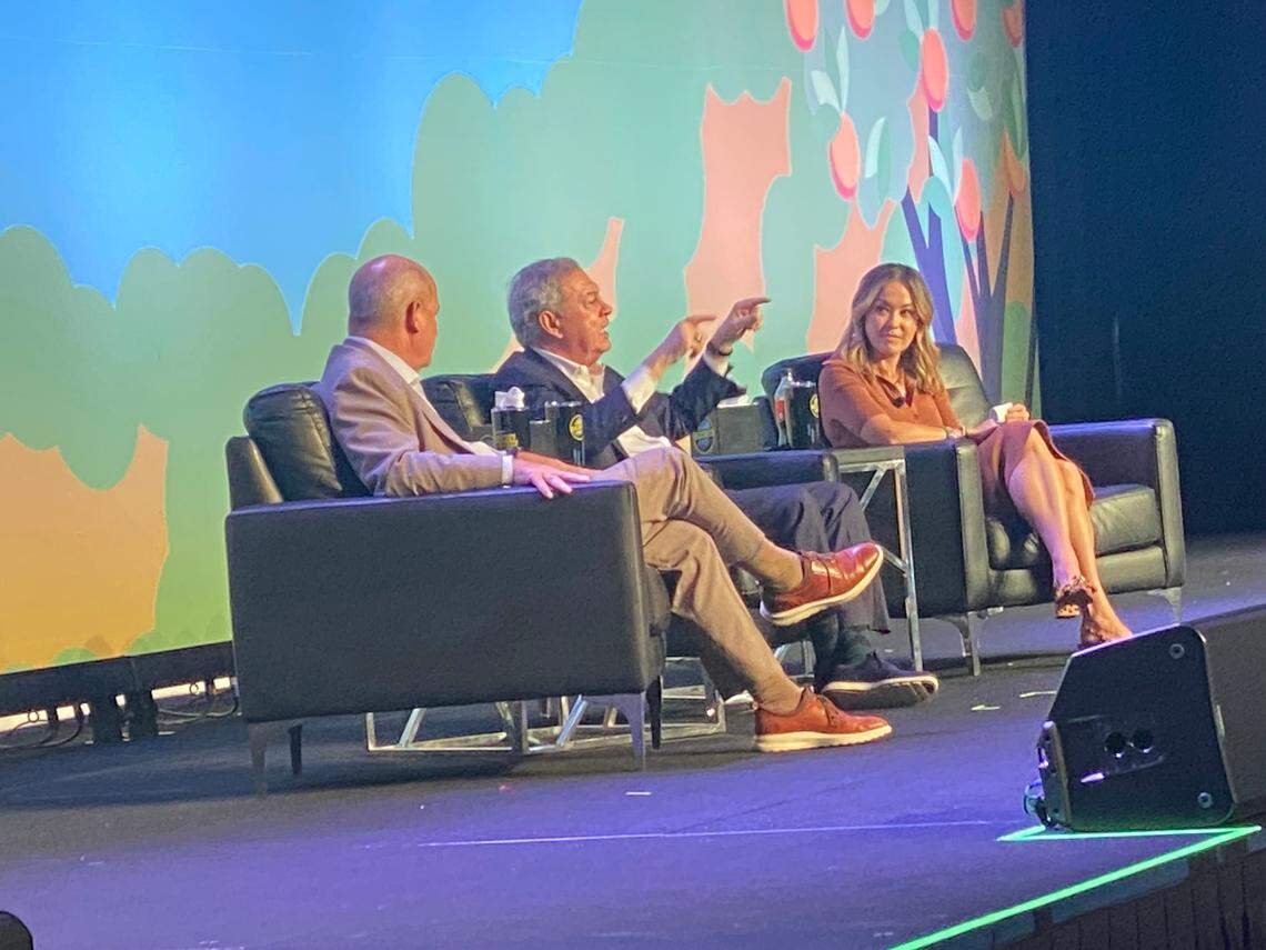 Dick Harpootlian (center) making a point as he and fellow Alex Murdaugh defense attorney Jim Griffin (left) addressed a CrimeCon crowd on Saturday, Sept. 23, 2023. Host ABC correspondent Eva Pilgrim is on the right.