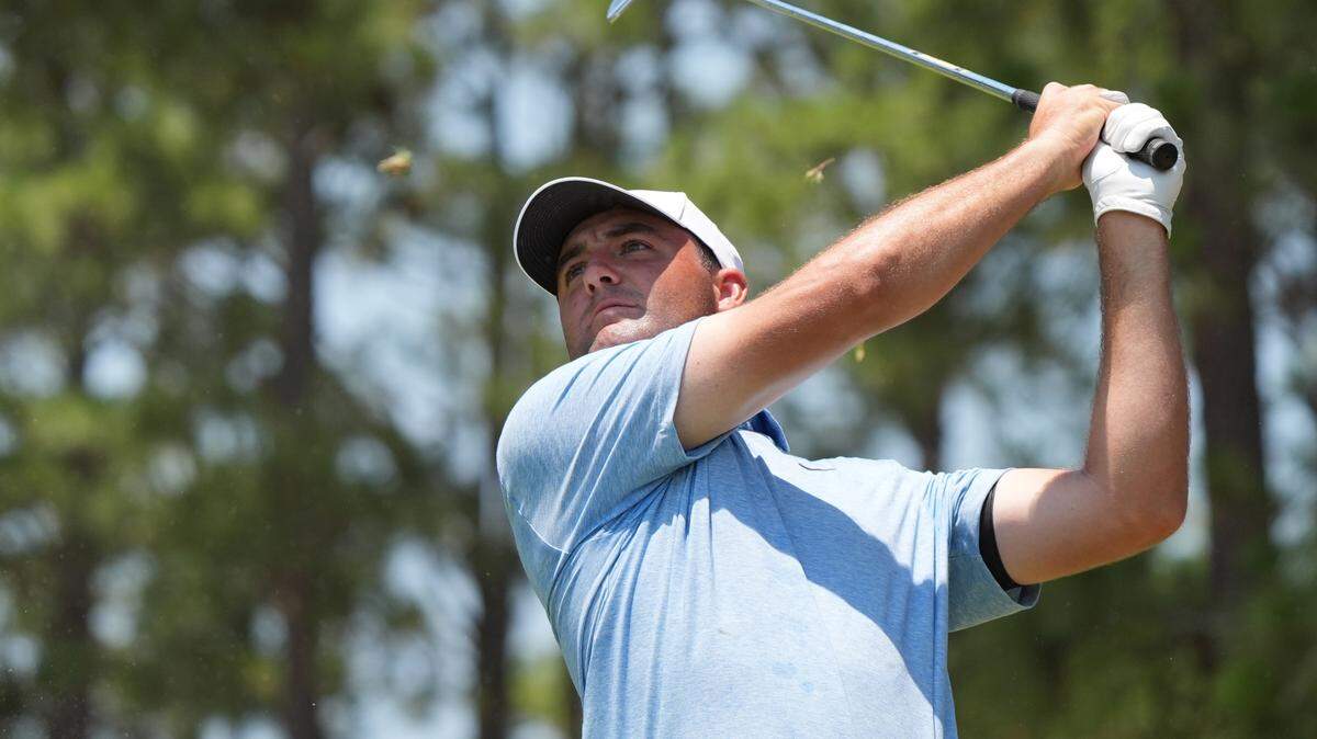 Scottie Scheffler tees off on the 17th hole during the third round of the U.S. Open golf tournament.