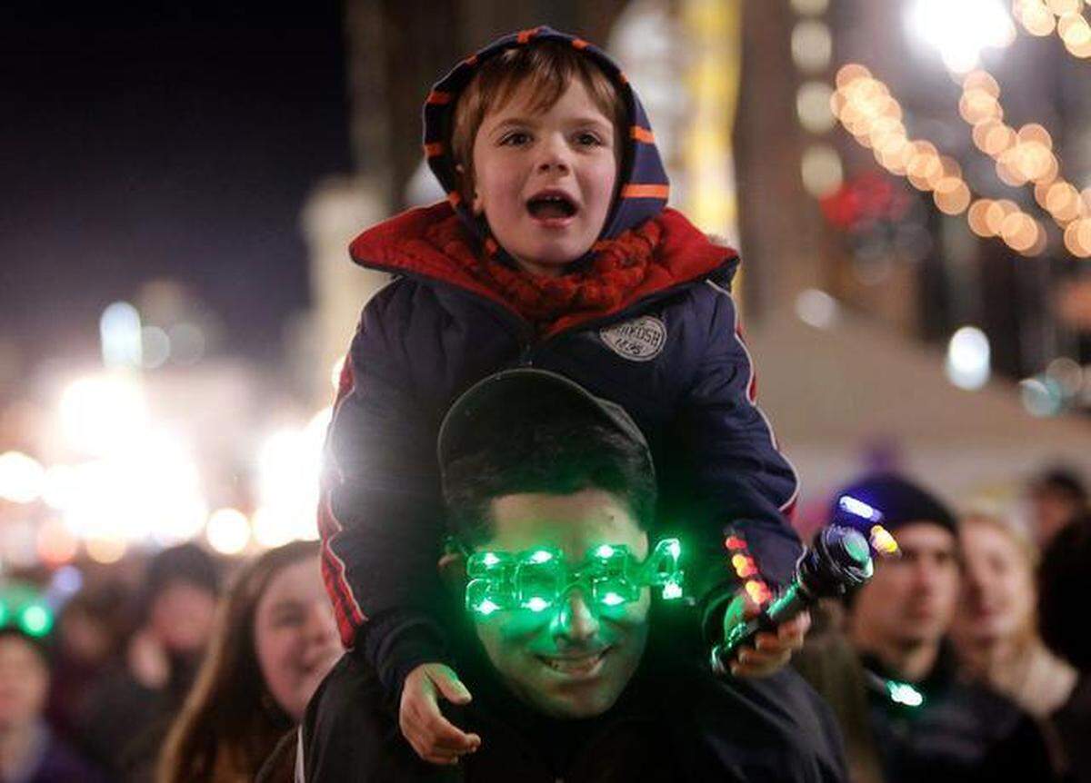 FIRSTNIGHT-NE-123213-TEL