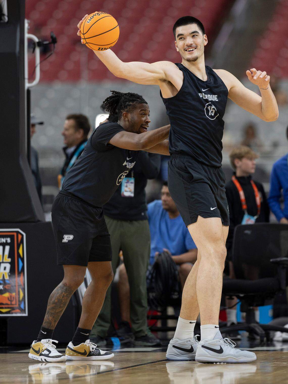 Purdue’s 7’4” center Zack Edey (15), posts up against 6’ 1” guard Lance Jones (55) during the Boilermakers’ practice on Friday, April 5, 2024, as they prepare for their NCAA National Semi-Final game against N.C. State at State Farm Stadium in Glendale, AZ.