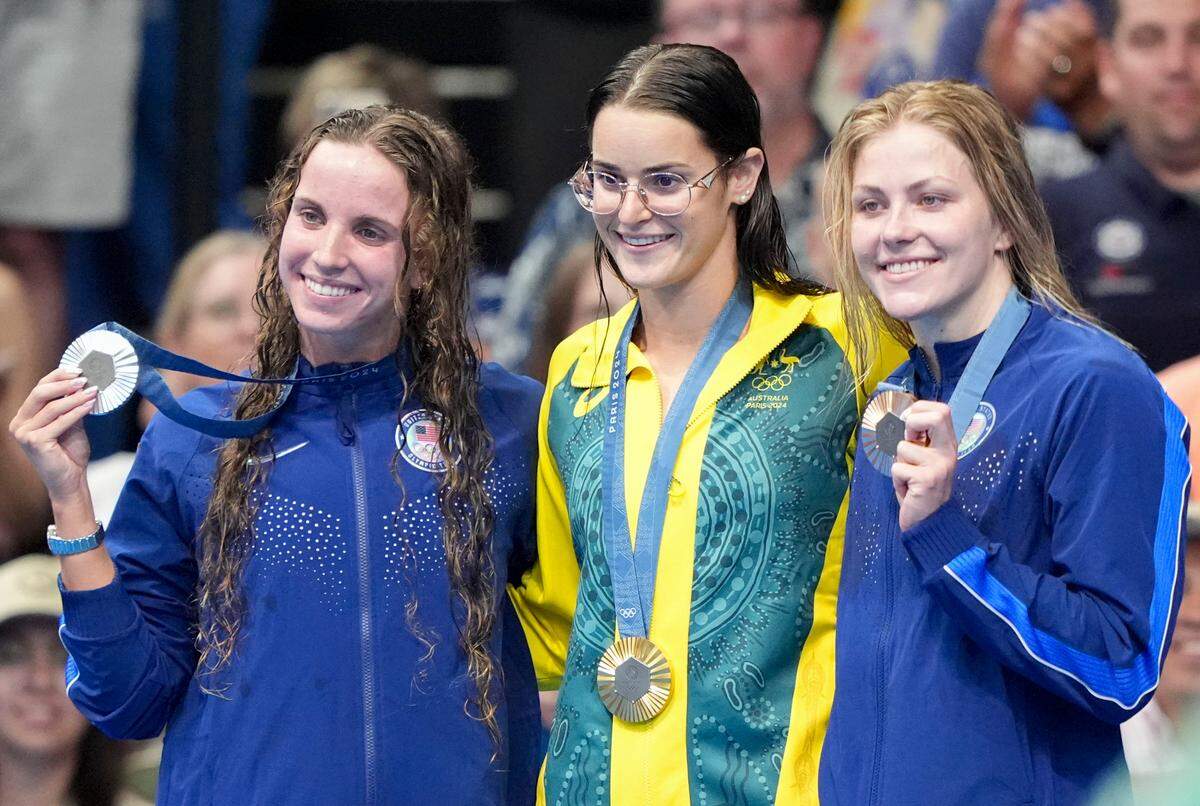 Jul 30, 2024; Nanterre, France; Regan Smith (USA), Kaylee McKeown (Australia) and Katharine Berkoff (USA) in the women’s 100-meter backstroke medal ceremony during the Paris 2024 Olympic Summer Games at Paris La Défense Arena.