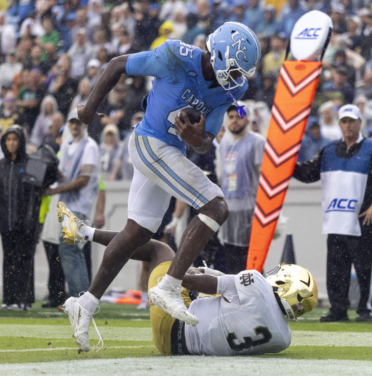 North Carolina tight end Jelani Thurman (45) scores a touchdown on a 10-yard pass completion from quarterback Billy Edwards Jr. in the fourth quarter against Notre Dame linebacker Jaylan Sneed (3), on Saturday, October 3, 2026 at Kenan Stadium in Chapel Hill, N.C.