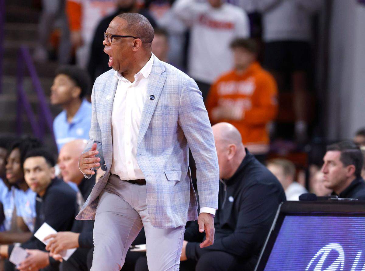 North Carolina head coach Hubert Davis yells to his team during the first half of UNC’s game against Clemson at Littlejohn Coliseum in Clemson, S.C., Monday, Feb. 10, 2025.