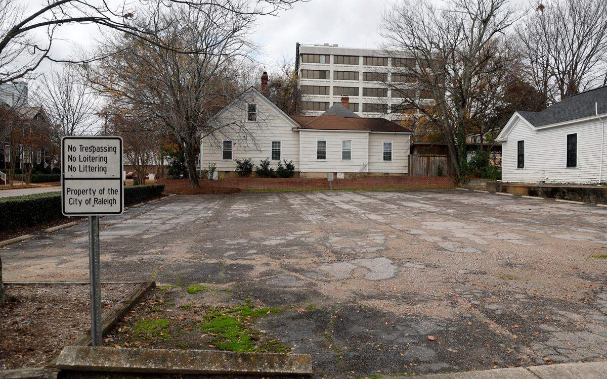The Society for the Preservation of Historic Oakwood wants to purchase this city-owned parking lot at 411 Morson Street as a place to move saved historic homes.