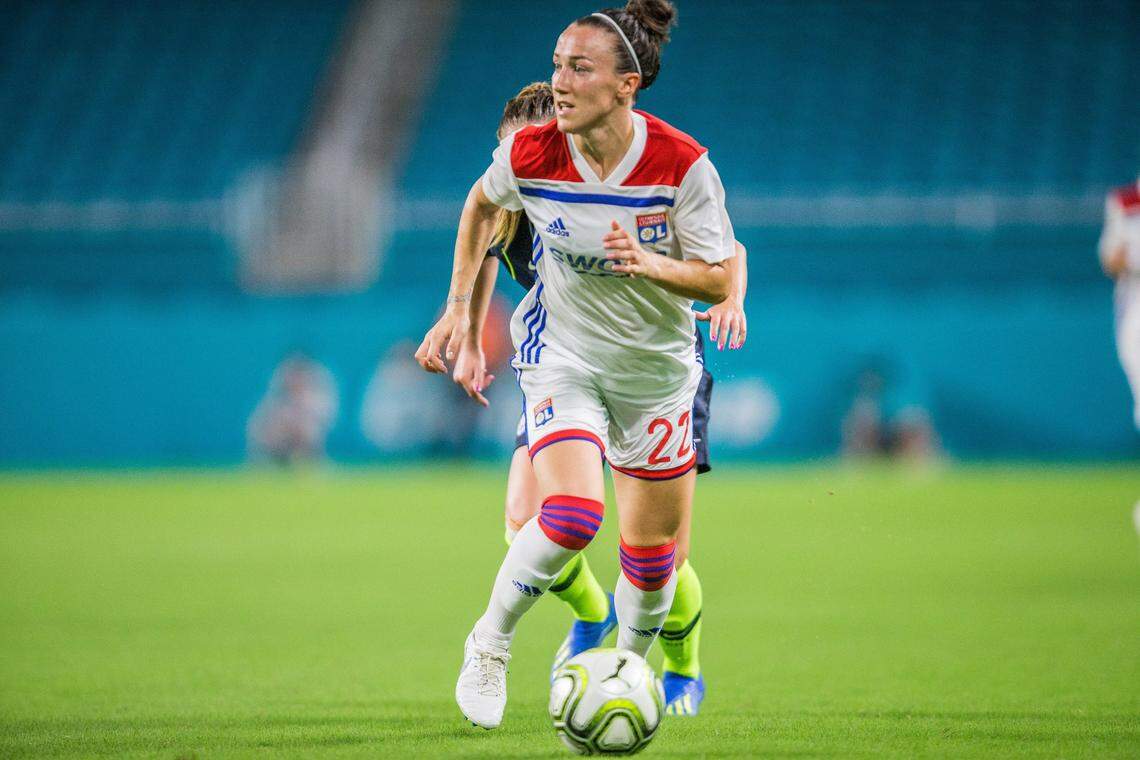 Lucy Bronze (22) looks for pass option during an International Champions league Cup match between Manchester City and Olympique Lyonnais at Hard Rock Stadium in Miami Gardens, Thursday, July 26, 2018.