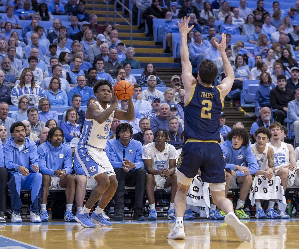 North Carolina guard Jaydon Young (4) lines up a three-point shot in front of his teammates, against Notre Dame guard Logan Imes (2), in the second half on Wednesday, January 21, 2026 at the Smith Center in Chapel Hill, N.C. 