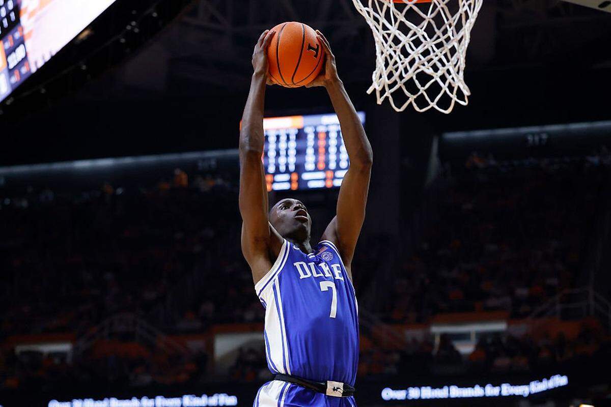Dame Sarr of the Duke Blue Devils drives in for a dunk during the first half against the Tennessee Volunteers at Thompson-Boling Arena on October 26, 2025 in Knoxvil