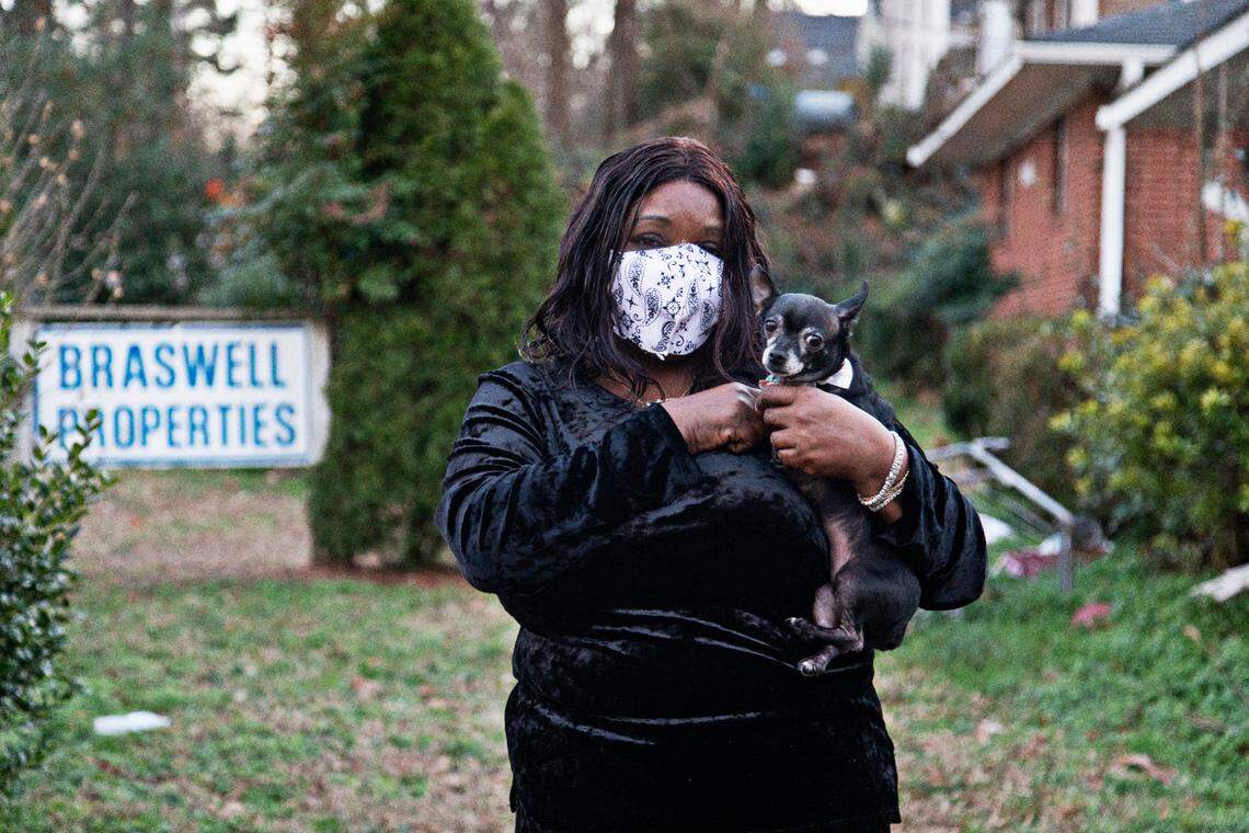 Janice Sanchez, 60, with her Chihuahua, Diamond, outside of her apartment building in Durham on Wednesday, Jan. 5, 2022. Sanchez and other residents had until Dec. 31 to leave their homes on North Buchanan Boulevard after Braswell Properties sold the complex in October. Only six of the 12 families that live in the apartments have been able to find other housing.
