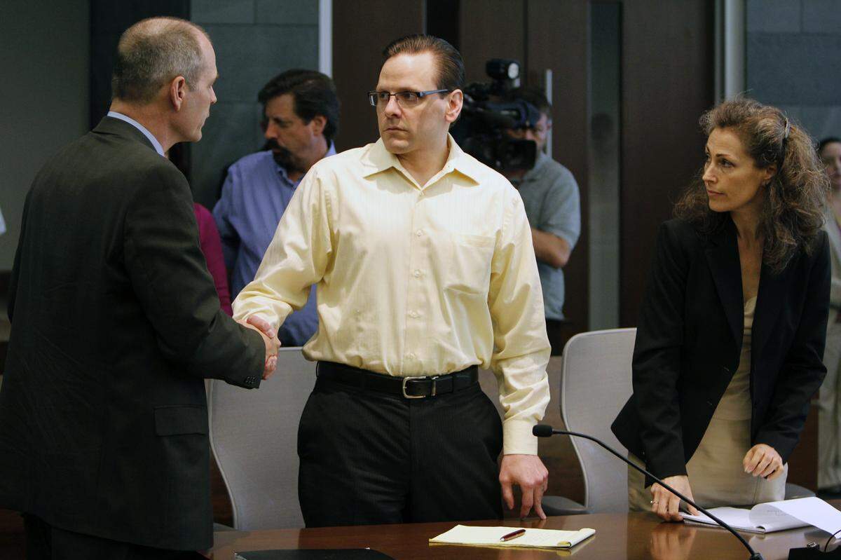 Defense attorney Amos Tyndall, left, shakes hands with his client, murder defendant Raven Abaroa as they and defense attorney Mani Dexter, right, rise to leave Durham County Superior Court Friday afternoon, May 31, 2013. The Abaroa jury stayed deadlocked 11-1 Friday with presiding Durham Superior Court Judge Orlando Hudson declaring a mistrial late Friday afternoon.