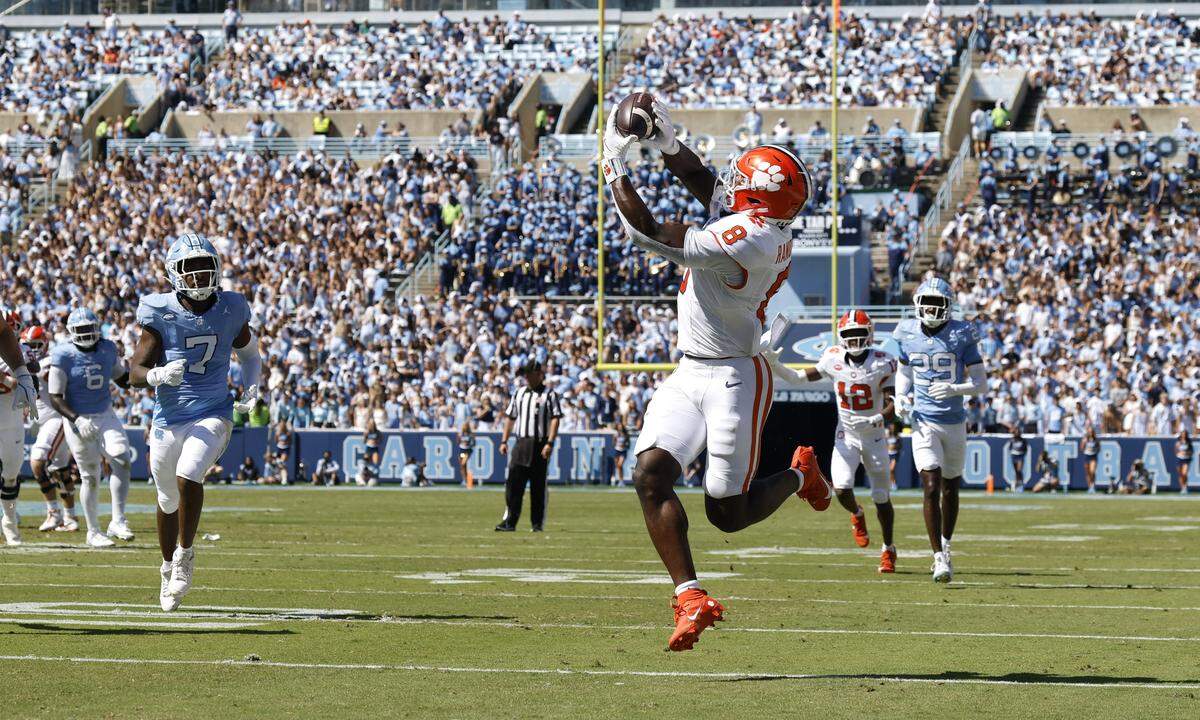 Clemson’s Adam Randall (8) pulls in a 23-yard touchdown reception during the first half of UNC’s game against Clemson at Kenan Stadium in Chapel Hill, N.C., Sat. Oct. 4, 2025.