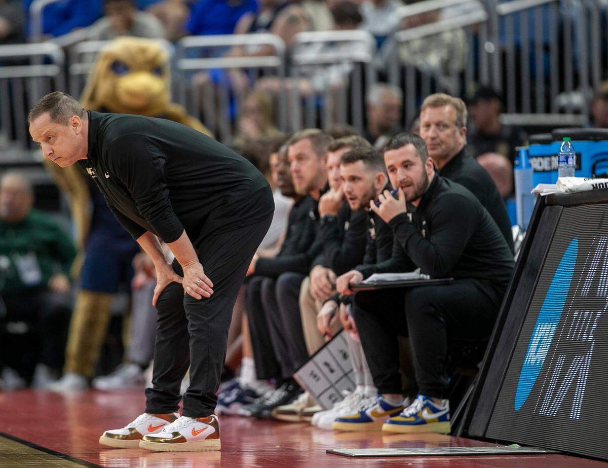 Oral Roberts coach Paul Mills watches his team on defense as Duke open a 15 point in the first half during the first round of the NCAA Tournament on Thursday, March 16, 2023 at the Amway Center in Orlando, Fla.