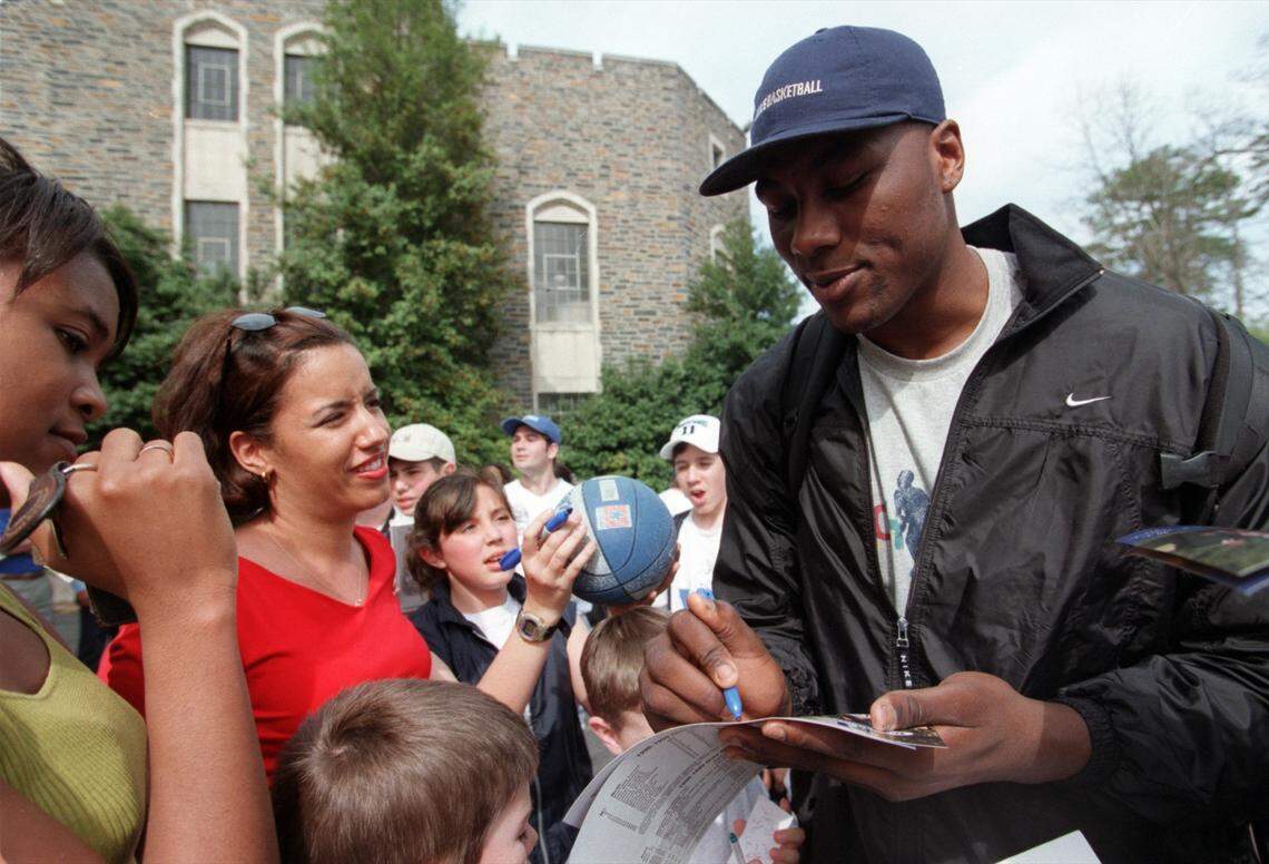 Elton Brand signs autographs after the team’s welcome home ceremony in 1999.