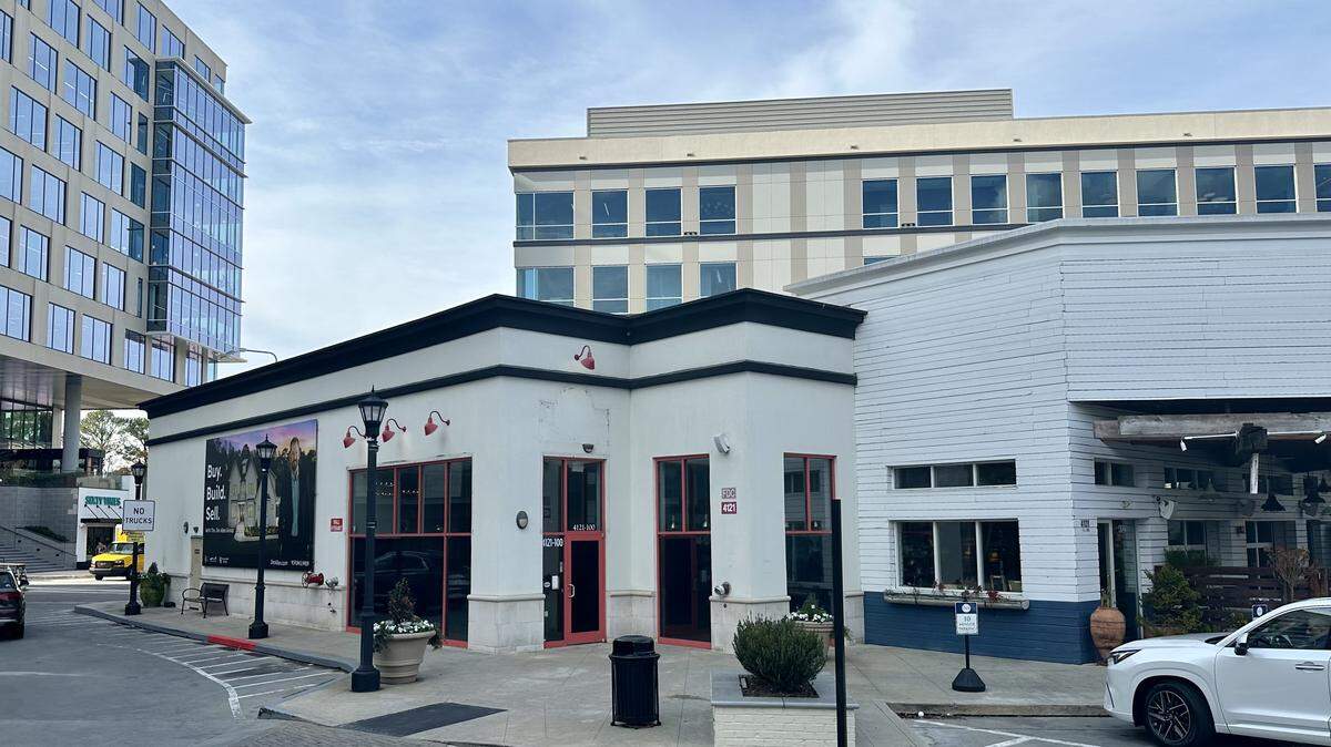 Mason’s Famous Lobster Rolls was located at 4121 Main at North Hills St #100 in Raleigh.