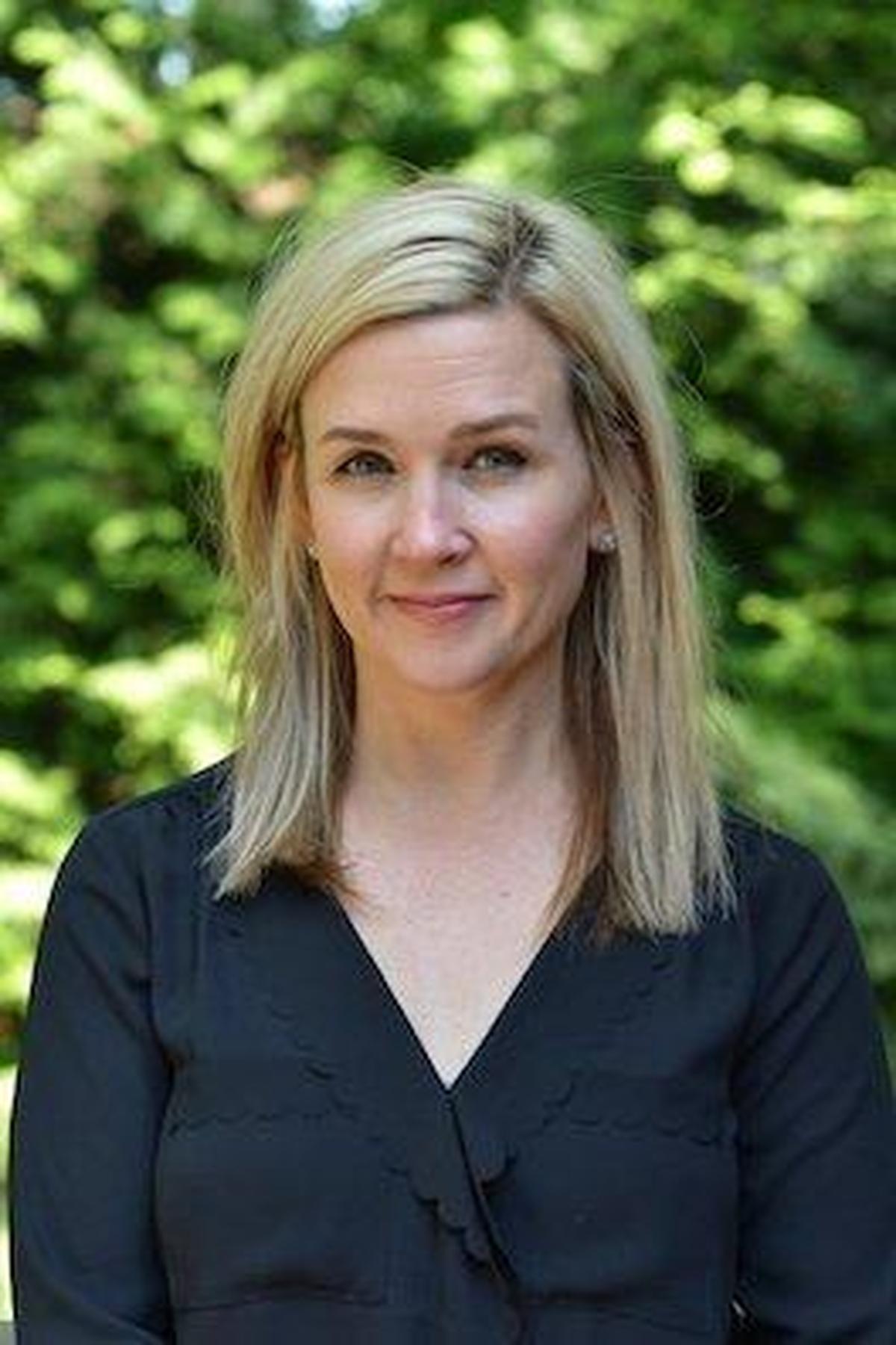 Author Kristyn Kusek Lewis.