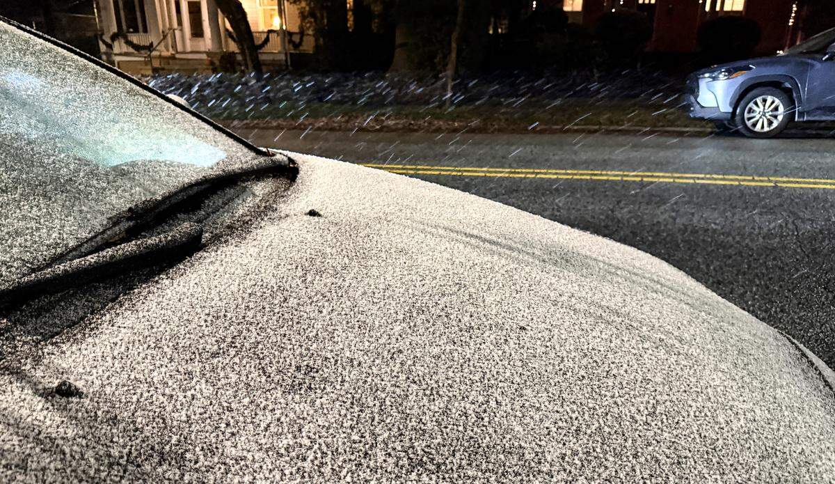 Snow starts to accumulate on vehicles in Raleigh Monday evening, Dec. 8, 2025.