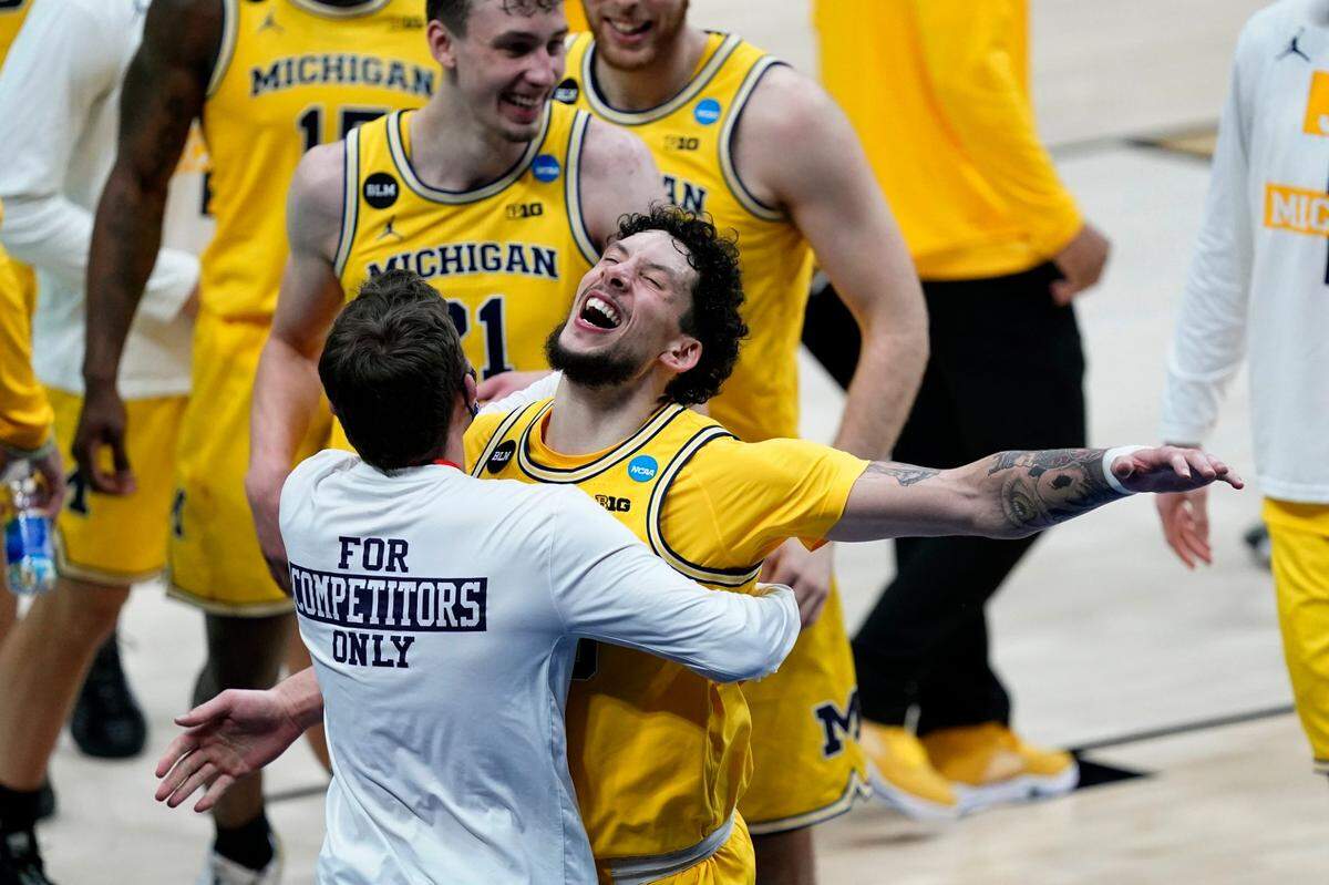 Michigan forward Brandon Johns Jr. celebrates with teammates after a second-round game against LSU in the NCAA men’s college basketball tournament at Lucas Oil Stadium Monday, March 22, 2021, in Indianapolis. Michigan won 86-78. 