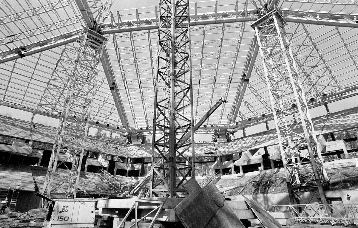 An inter view of the 1984 construction of the Dean Smith Center on the campus of the University of North Carolina in Chapel Hill.