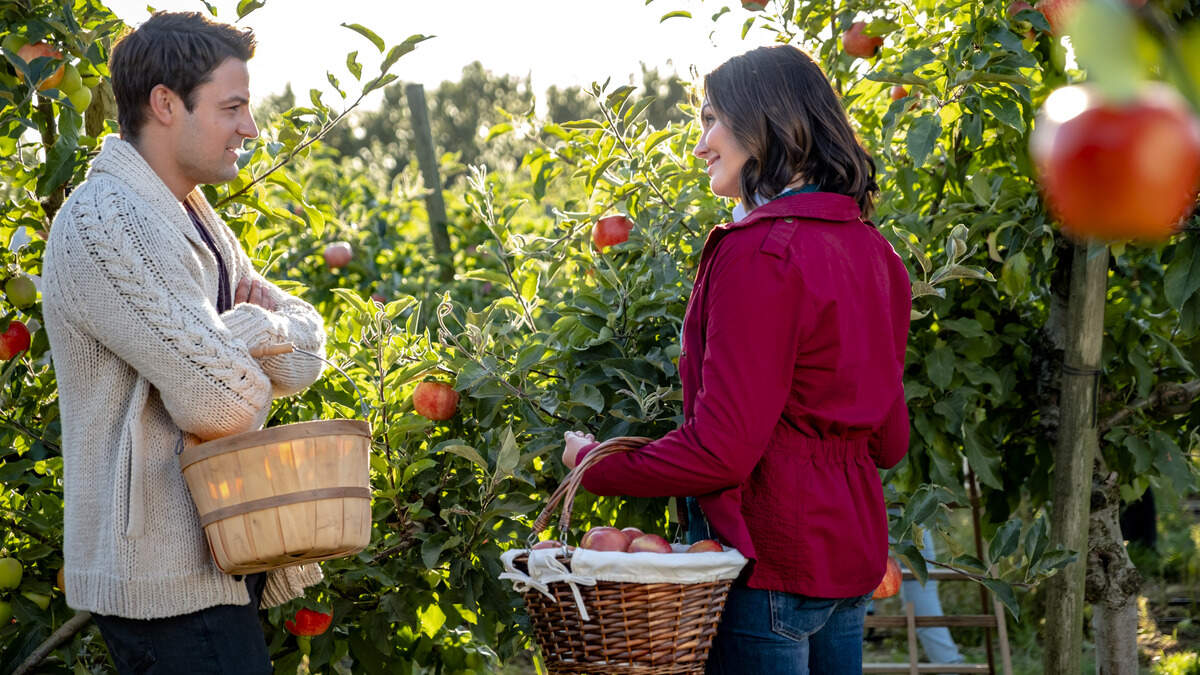 Tyler Hynes, left, and Taylor Cole in the Hallmark movie “Falling For You.”