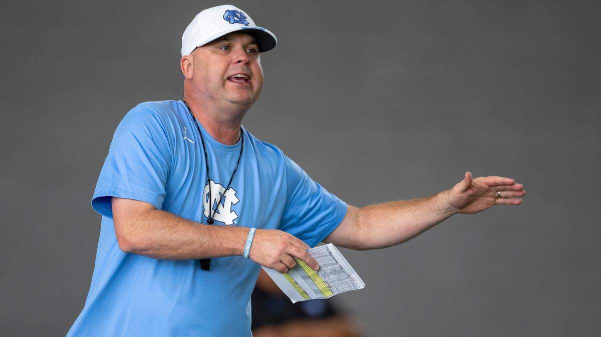 North Carolina offensive coordinator and quarterbacks coach Chip Lindsey directs his players during the Tar Heels’ first practice of the season on Wednesday, August 2, 2023 in Chapel Hill, N.C.