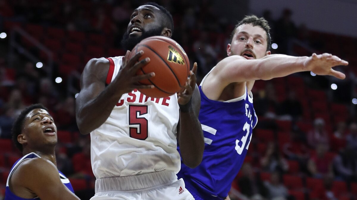 N.C. State’s Eric Lockett (5) drives by UNC-Asheville’s Jeremy Peck (34) during the first half of N.C. State’s game against UNC-Asheville at PNC Arena in Raleigh, N.C., Tuesday, Nov. 13, 2018.