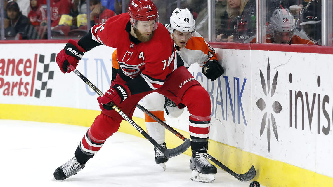 Hamilton goal gives Canes overtime win over Flyers