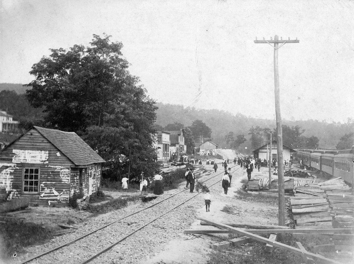 Spruce Pine as it appeared in 1909, roughly a decade before John Goss’ escape from a prison work gang and the riot that followed.