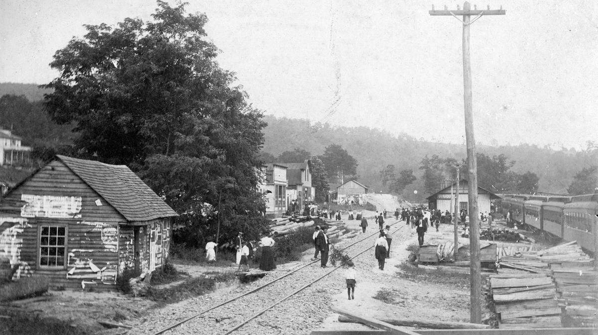 Spruce Pine as it appeared in 1909, roughly a decade before John Goss’ escape from a prison work gang and the riot that followed.