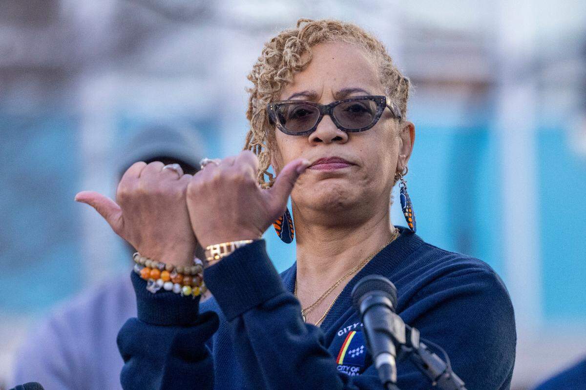 Durham Mayor Elaine O’Neal makes the Bull City hand sign at the conclusion of a Day of Remembrance for Gun-Related Homicide Victims ceremony in Durham Friday, Dec. 30, 2022.