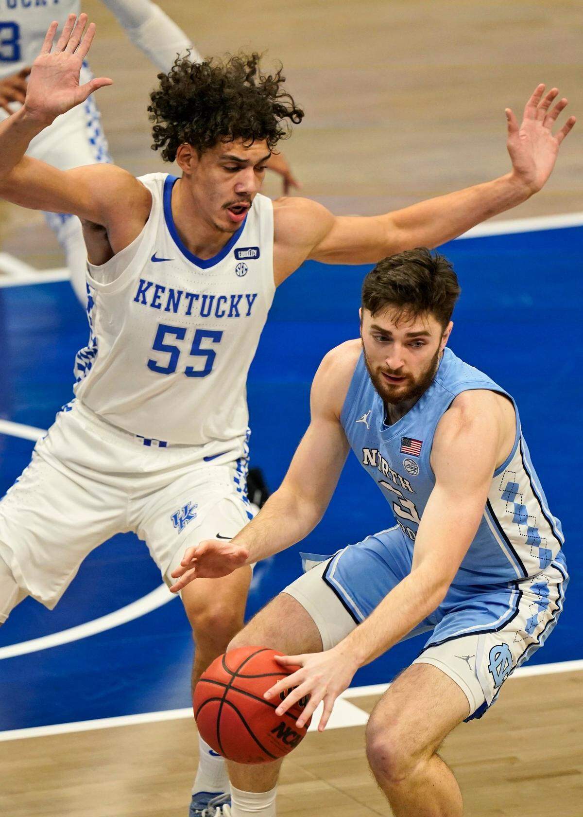 North Carolina’s Andrew Platek (3) drives against Kentucky’s Lance Ware (55) in the first half of an NCAA college basketball game, Saturday, Dec. 19, 2020, in Cleveland.
