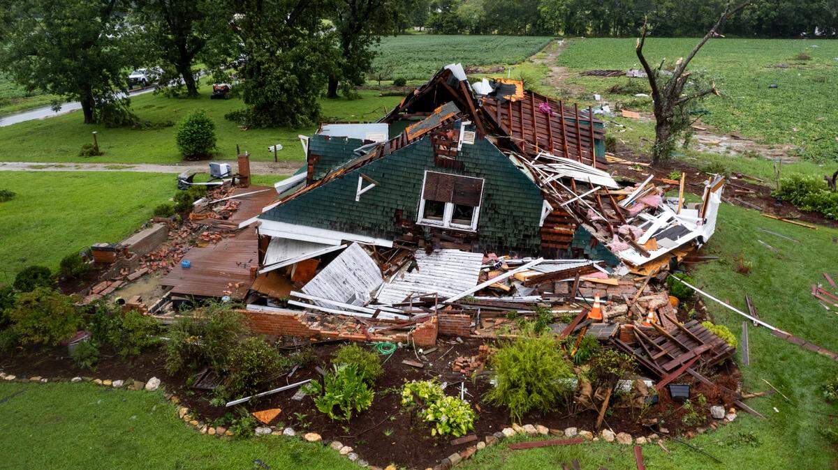 Tornado spawned by Debby kills 1 person, damages buildings in Wilson County, NC
