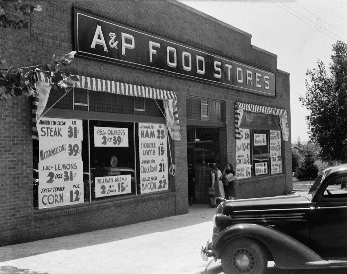 The A&P grocery store located at 1620 Glenwood Avenue just after its grand opening, June 26, 1938. The location later became the Colony Theater, and then the Rialto Theater. Note the prices advertised in the windows.