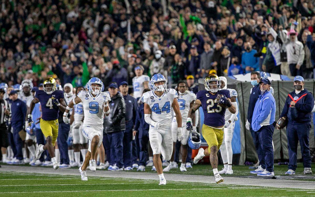 Notre Dame’s Kyren Williams (23) races 91-yards ahead of North Carolina’s Jeremiah Gemmel (44) for a touchdown in the fourth quarter on Saturday, October 30, 2021 in South Bend, Ind.