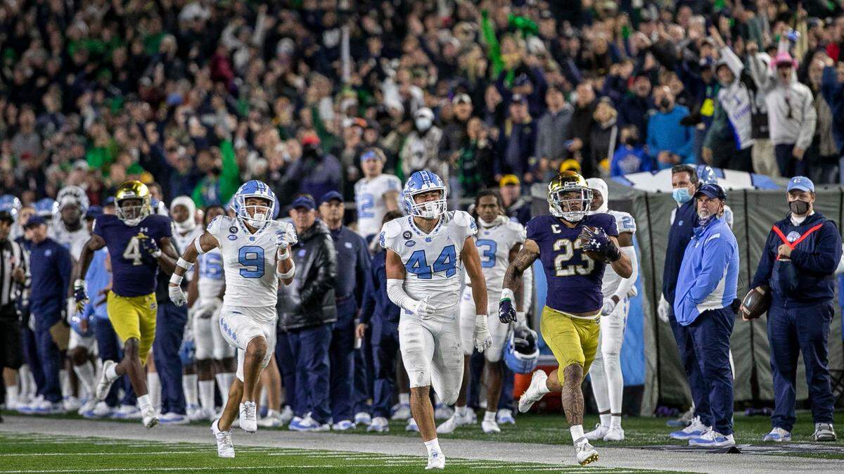 Notre Dame’s Kyren Williams (23) races 91-yards ahead of North Carolina’s Jeremiah Gemmel (44) for a touchdown in the fourth quarter on Saturday, October 30, 2021 in South Bend, Ind.