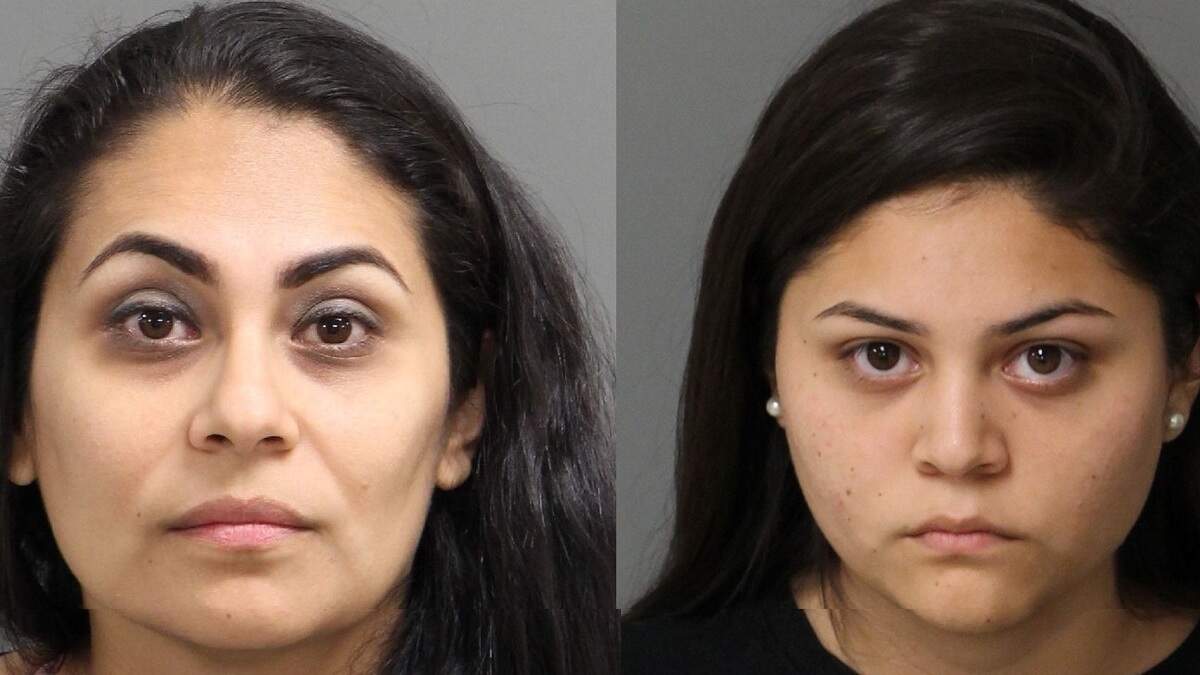 Rocio Jimenez (L), Cynthia Guzman (R)