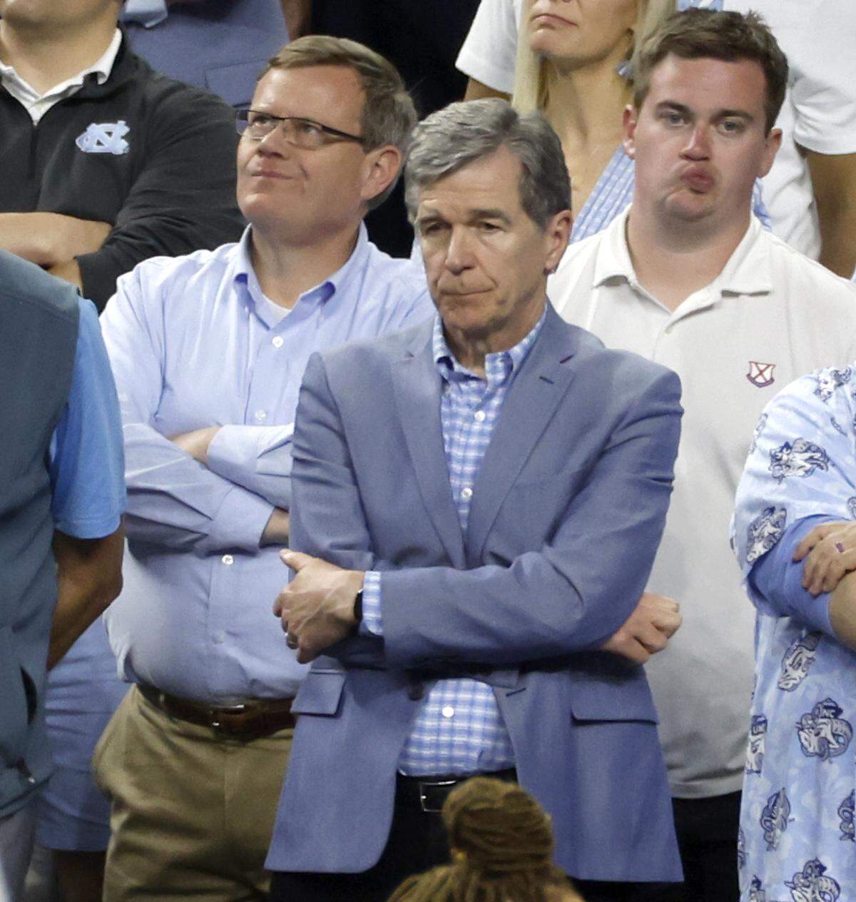 N.C. Gov. Roy Cooper and N.C. House Speaker Tim Moore watch in the final seconds of Kansas’ 72-69 victory over UNC in the NCAA Men’s National Championship at the Caesars Superdome in New Orleans, La., Monday, April 4, 2022.